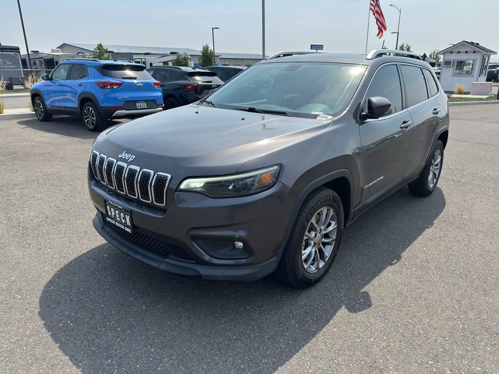 2019 Jeep Cherokee Latitude Plus 4x4 in Gray — front three-quarter view