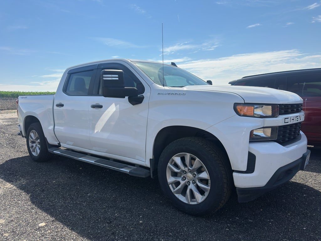 2019 Chevrolet Silverado 1500 Custom in Summit White — front three-quarter view